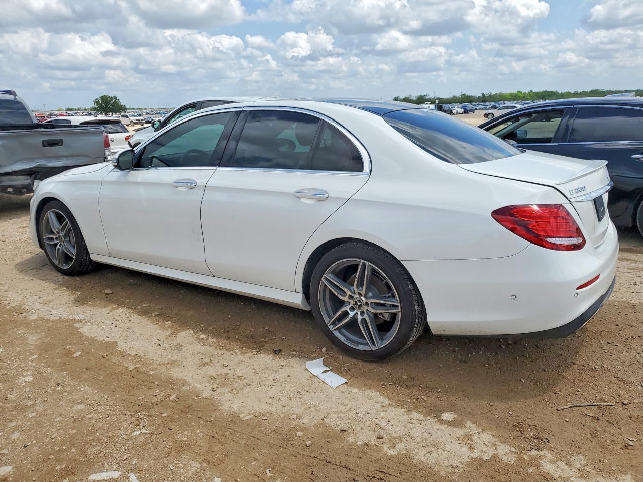 2018 Mercedes-Benz E 300 - Фото 2