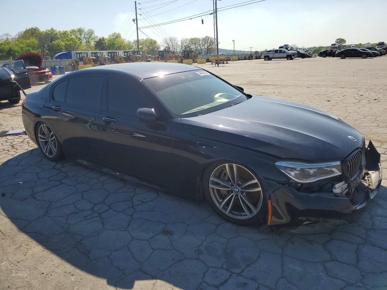 2017 BMW 750 Xi - Фото 4
