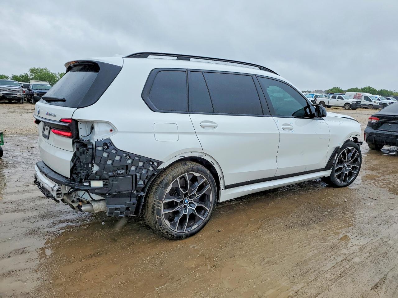 2025 BMW X7 M60I - Image 3