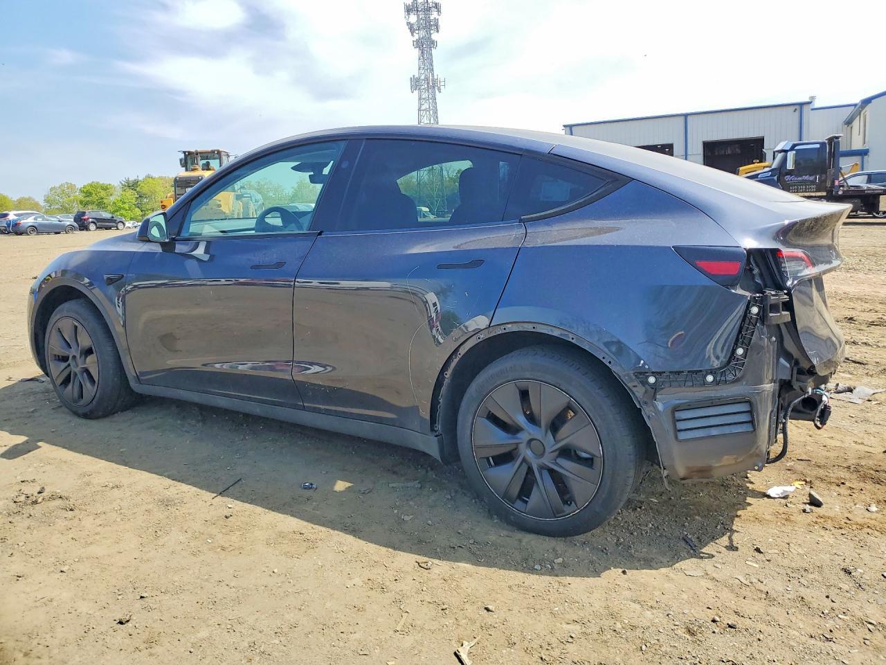 2025 Tesla Model Y - Image 2