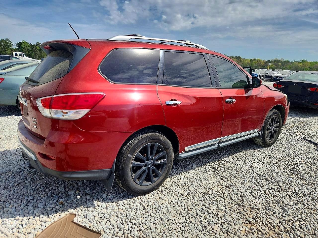 2013 Nissan Pathfinder S - Image 3