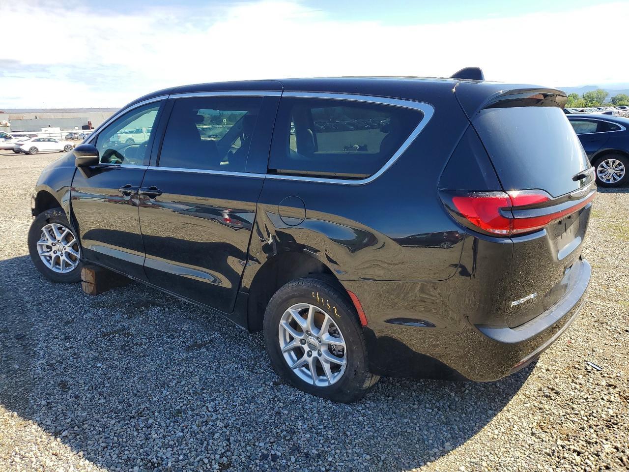 2023 Chrysler Pacifica Touring L - Фото 2