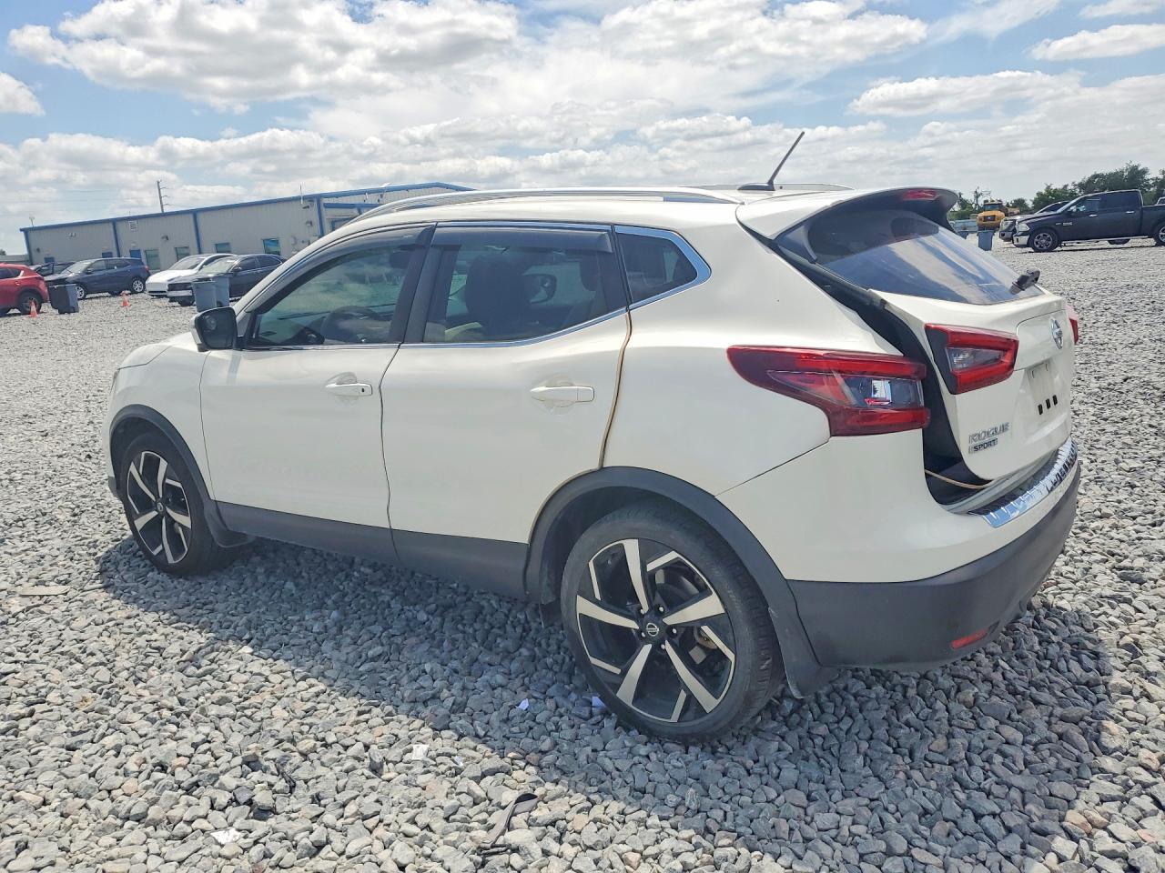 2022 Nissan Rogue Sport Sl - Image 2