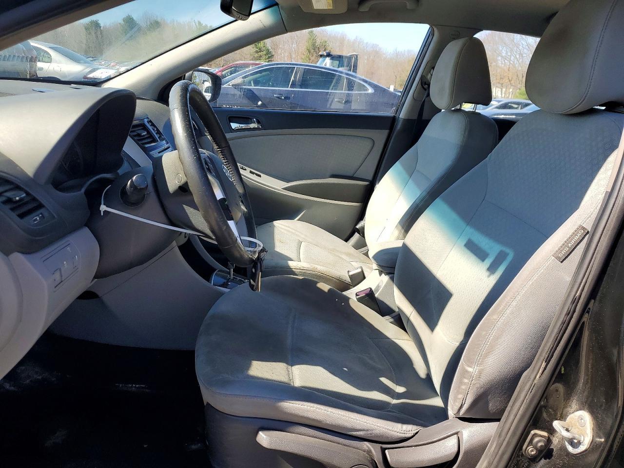 2012 Hyundai Accent Se - Image 7