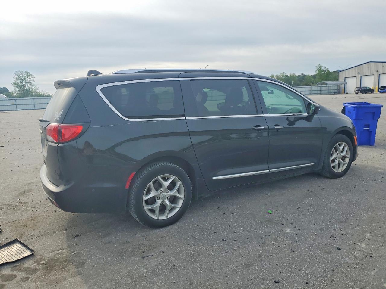 2017 Chrysler Pacifica Touring L Plus - Фото 3