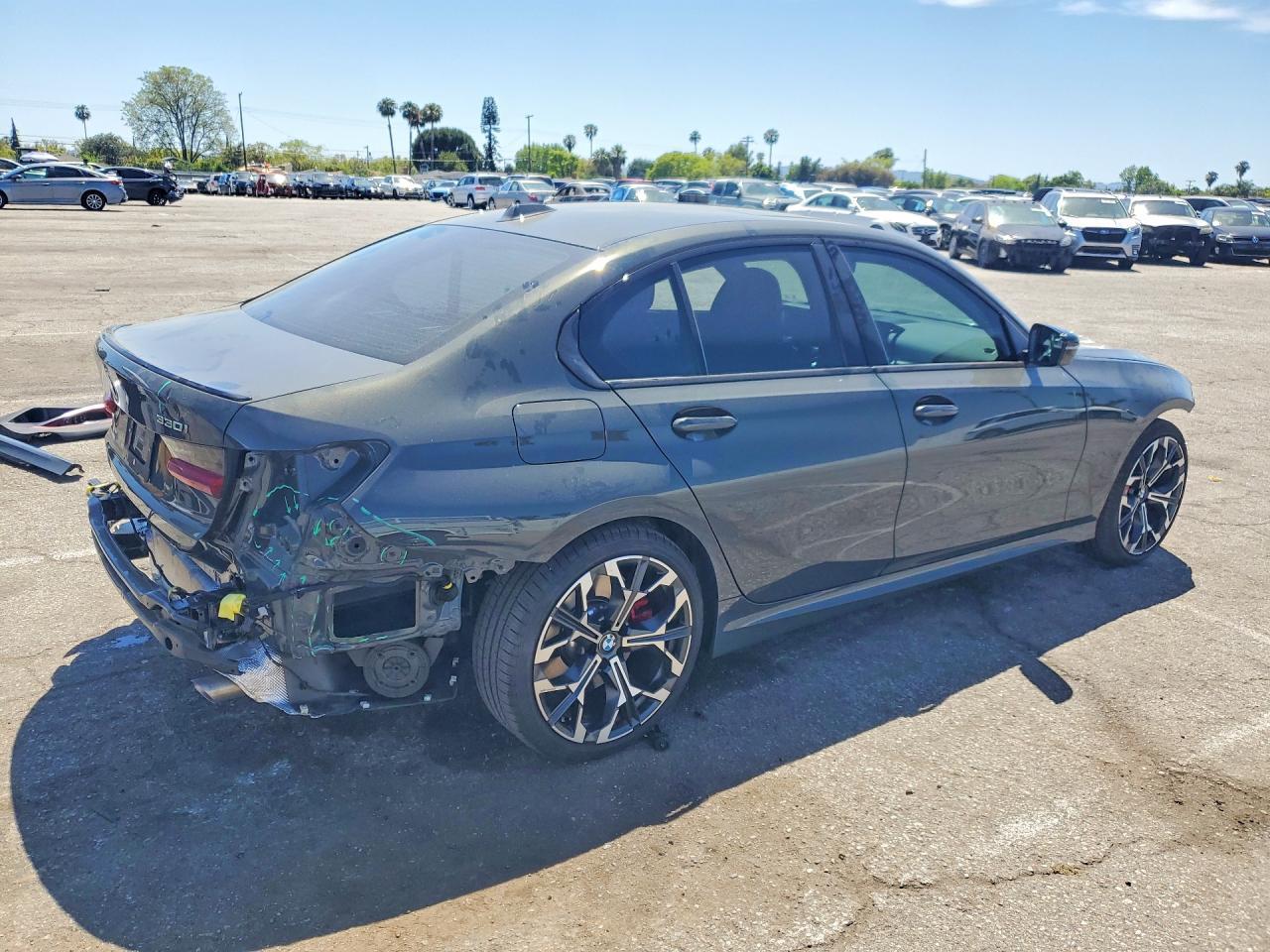 2025 BMW 330I - Фото 3