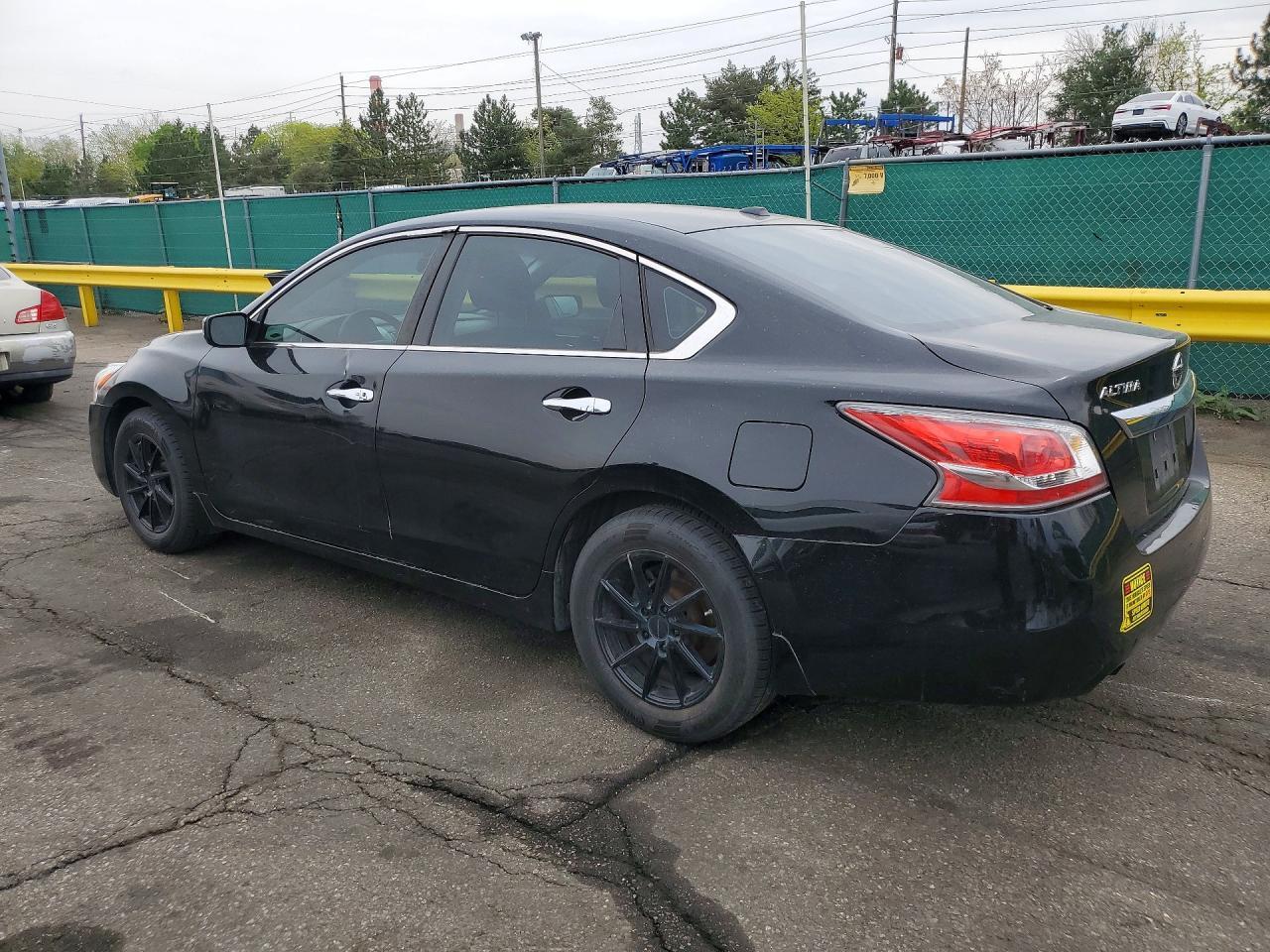 2015 Nissan Altima 2.5 S - Фото 2