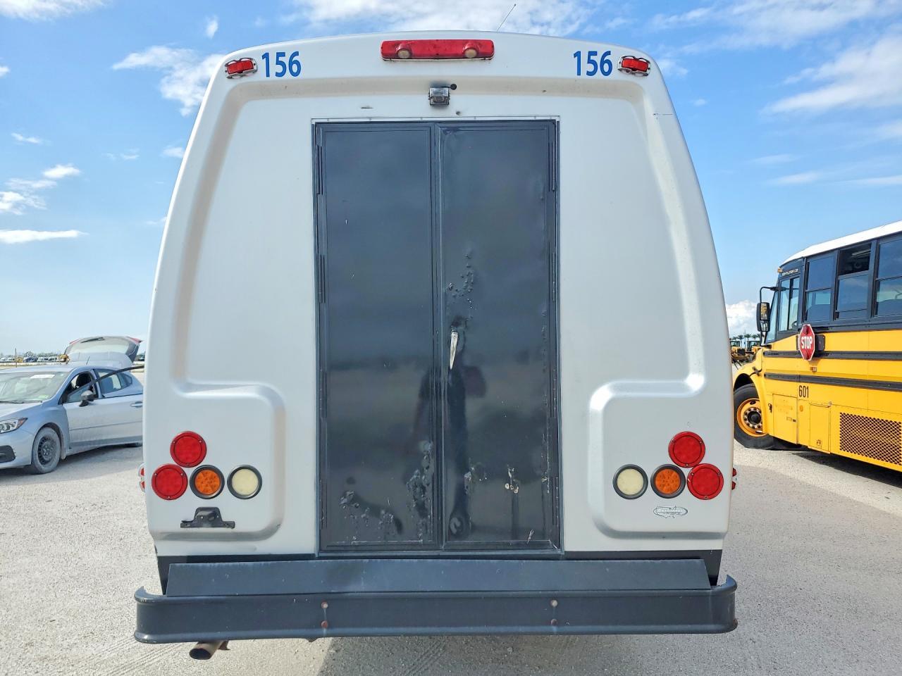 2011 Ford E450 Shuttle Bus - Image 6