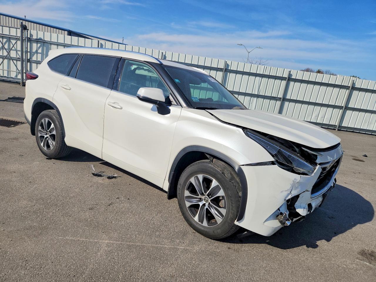 2021 Toyota Highlander Xle - Image 4