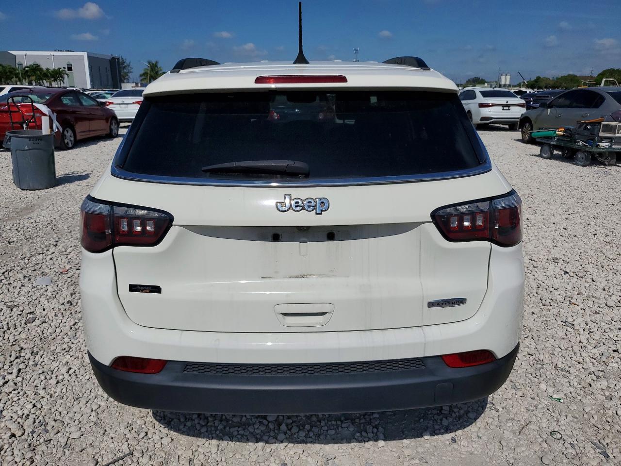 2020 Jeep Compass Latitude - Image 6