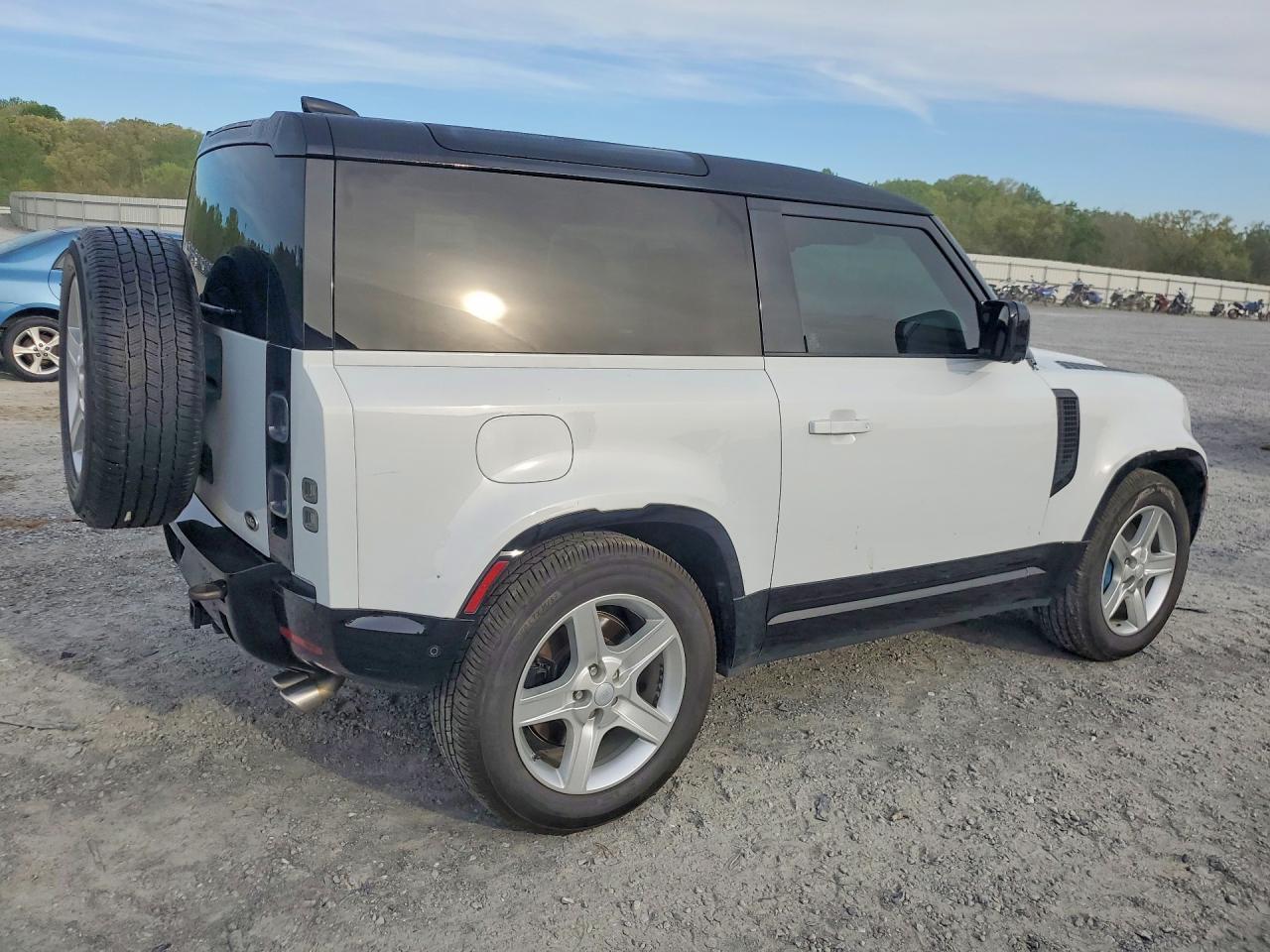 2022 Land Rover Defender 90 - Image 3