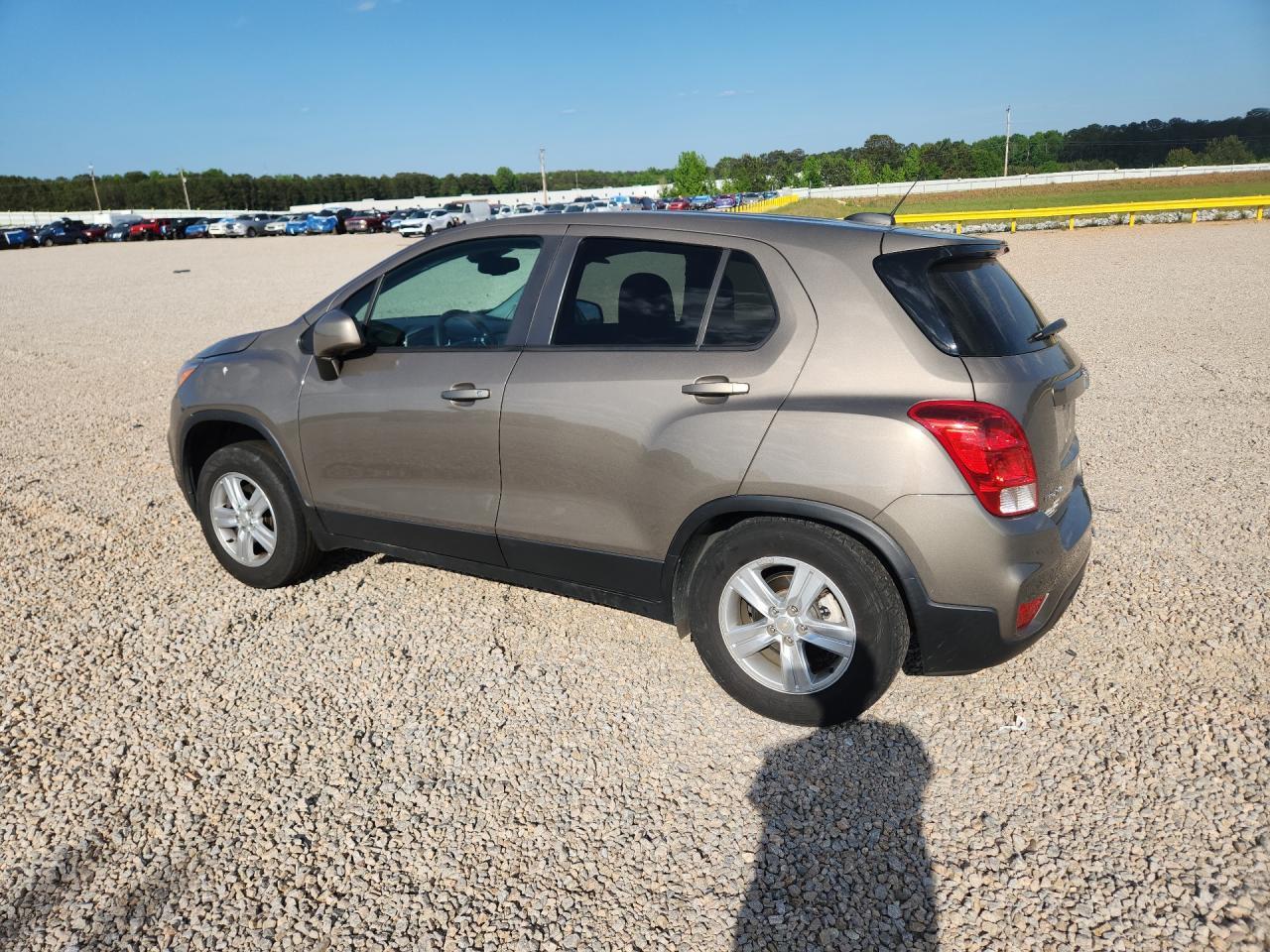 2022 Chevrolet Trax Ls - Фото 2