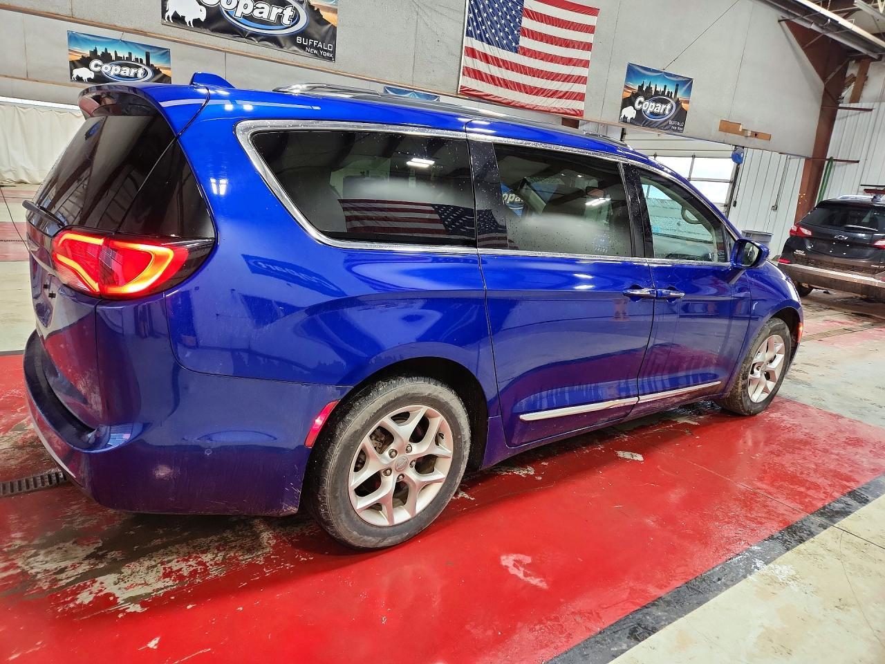 2020 Chrysler Pacifica Touring L - Фото 3