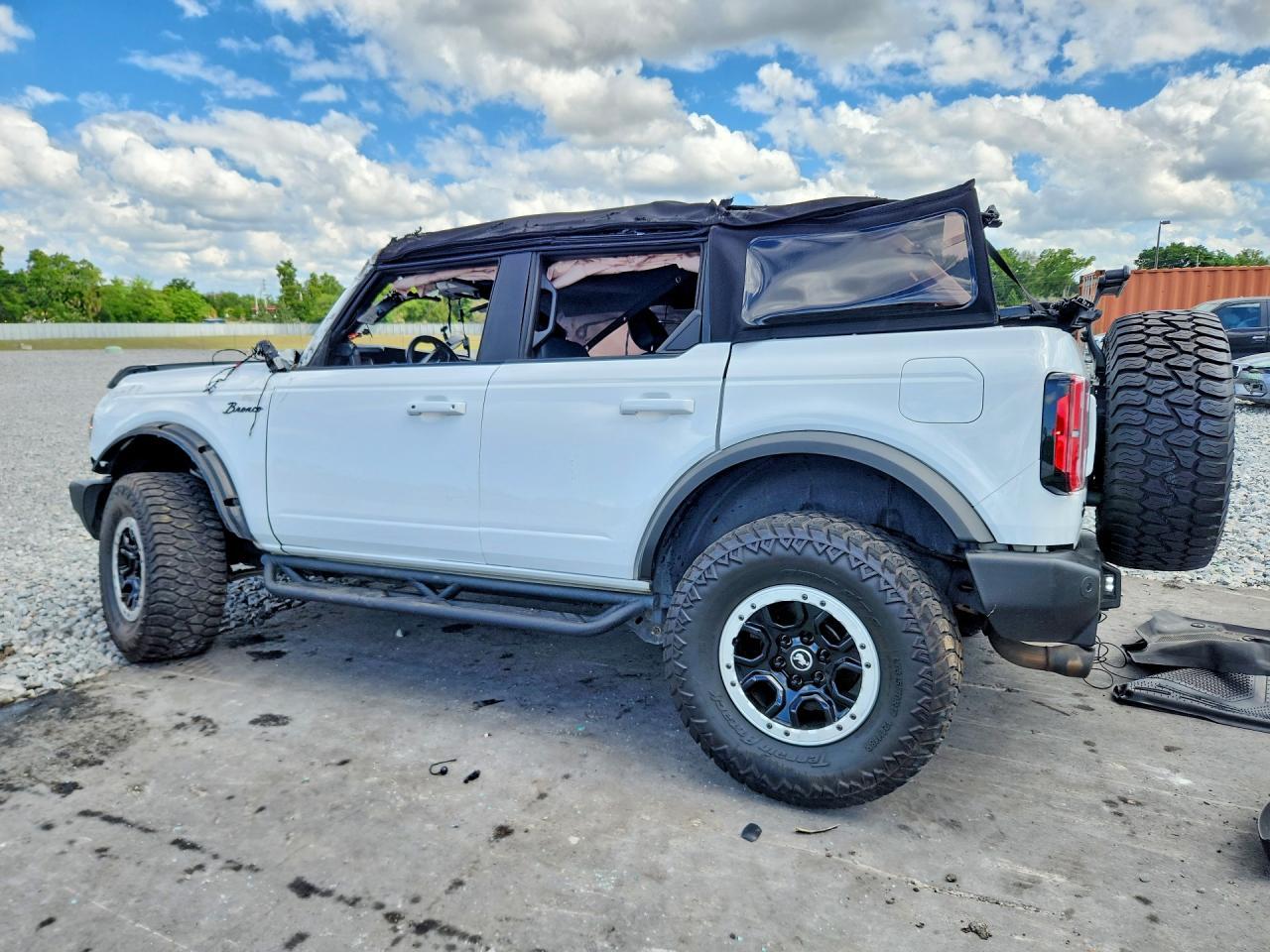 2022 Ford Bronco Base - Image 2