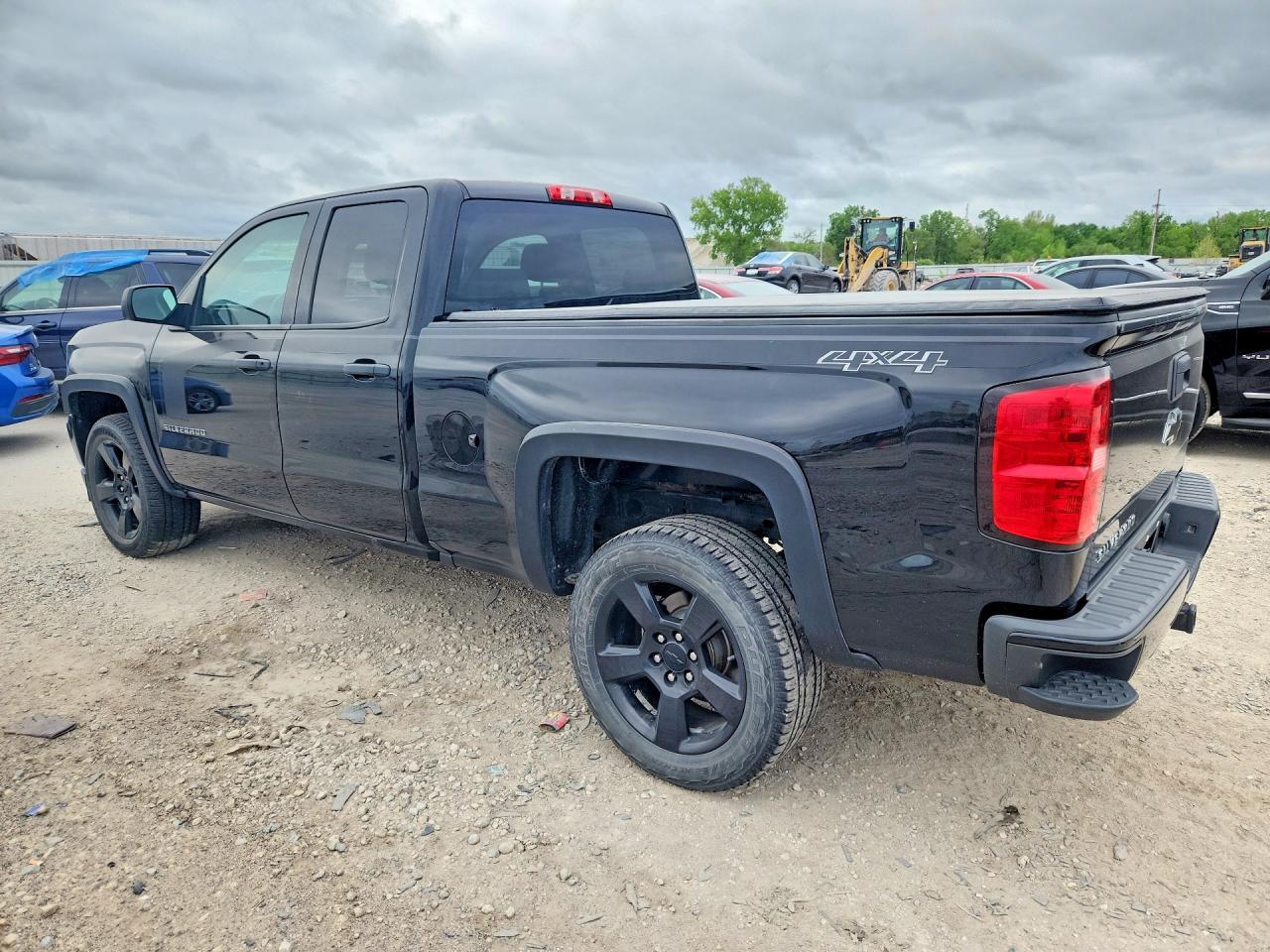 2016 Chevrolet Silverado K1500 Custom - Фото 2
