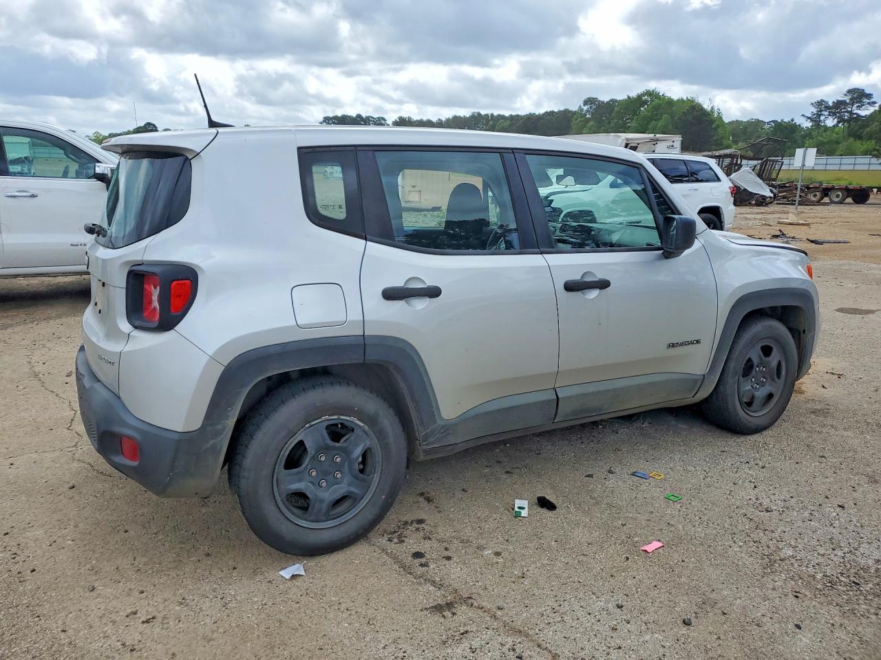 2019 Jeep Renegade - Image 3