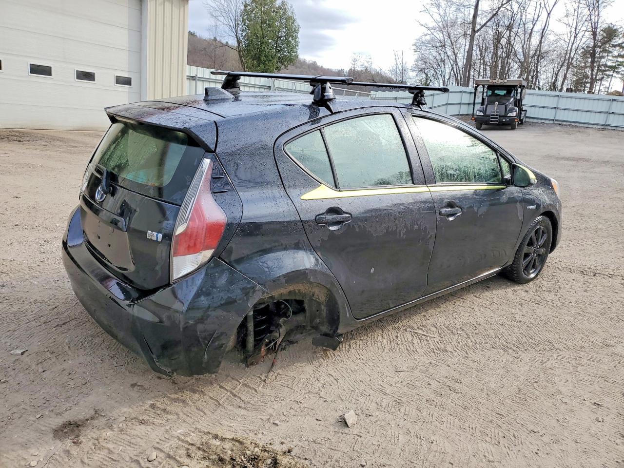2016 Toyota Prius C Persona Special Edition - Фото 3