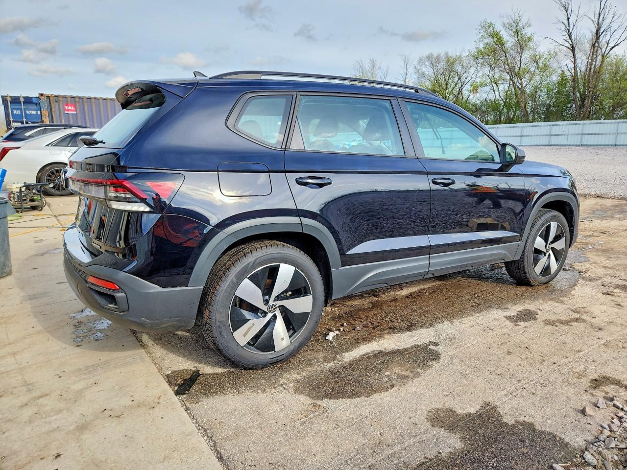 2025 Volkswagen Taos S - Фото 3