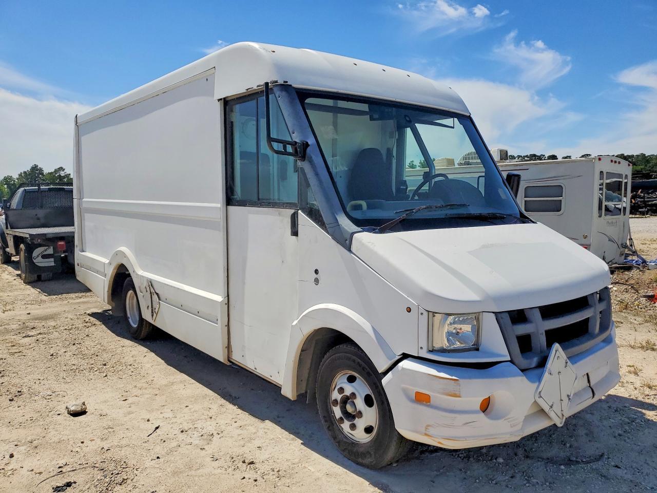 2015 Isuzu Npr Delivery Truck - Фото 4