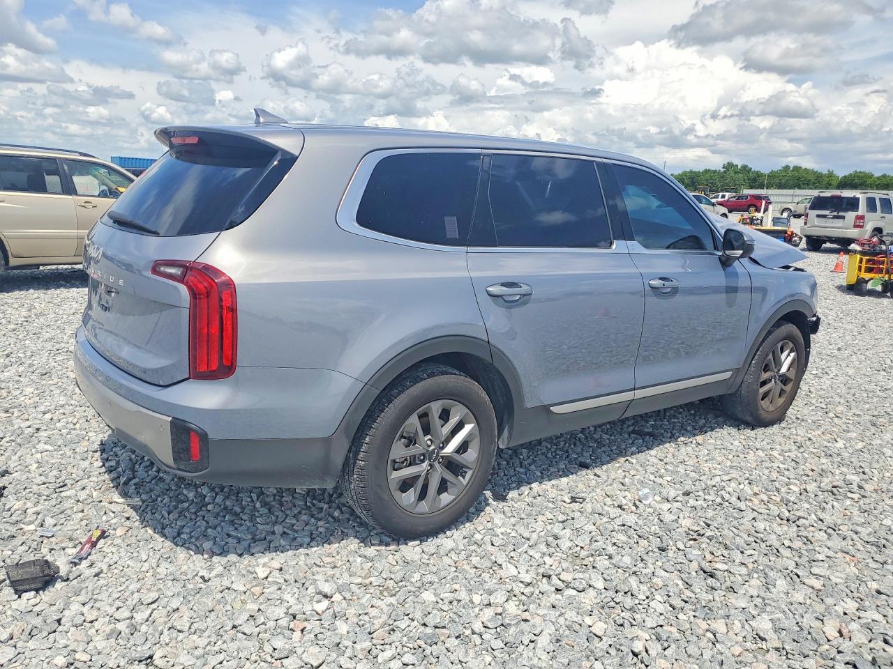 2025 Kia Telluride Lx - Image 3