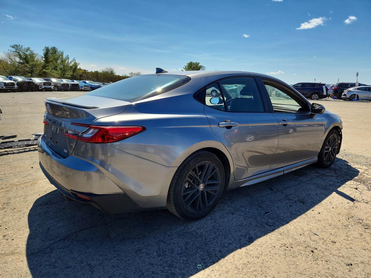2025 Toyota Camry Se - Фото 3