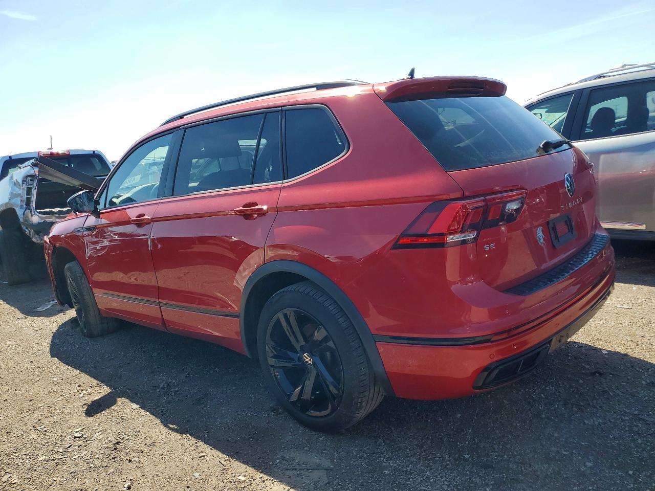 2024 Volkswagen Tiguan Se R-Line Black - Image 2