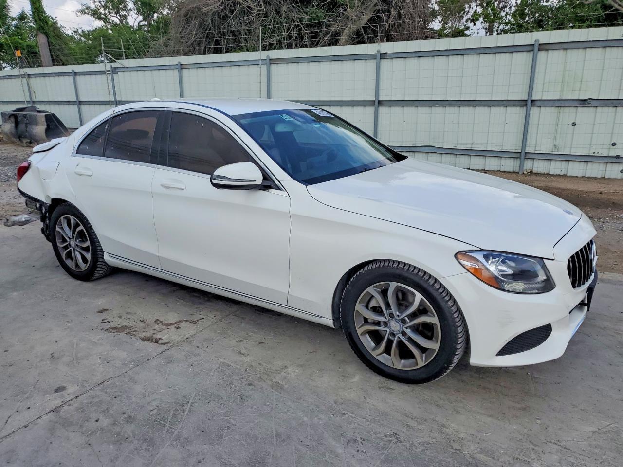 2017 Mercedes-Benz C 300 - Фото 4