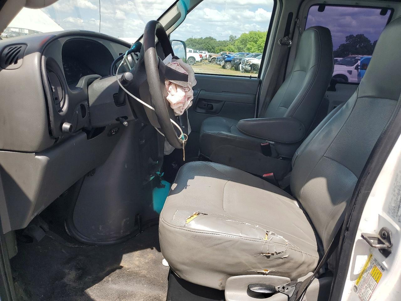 2008 Ford Econoline Cargo E-15 - Фото 7