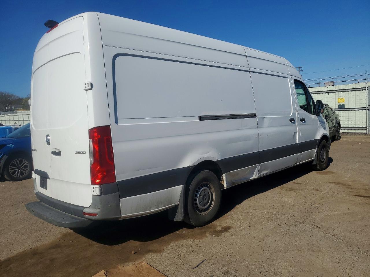 2021 Mercedes Benz Sprinter 2500 Delivery Van - Фото 3
