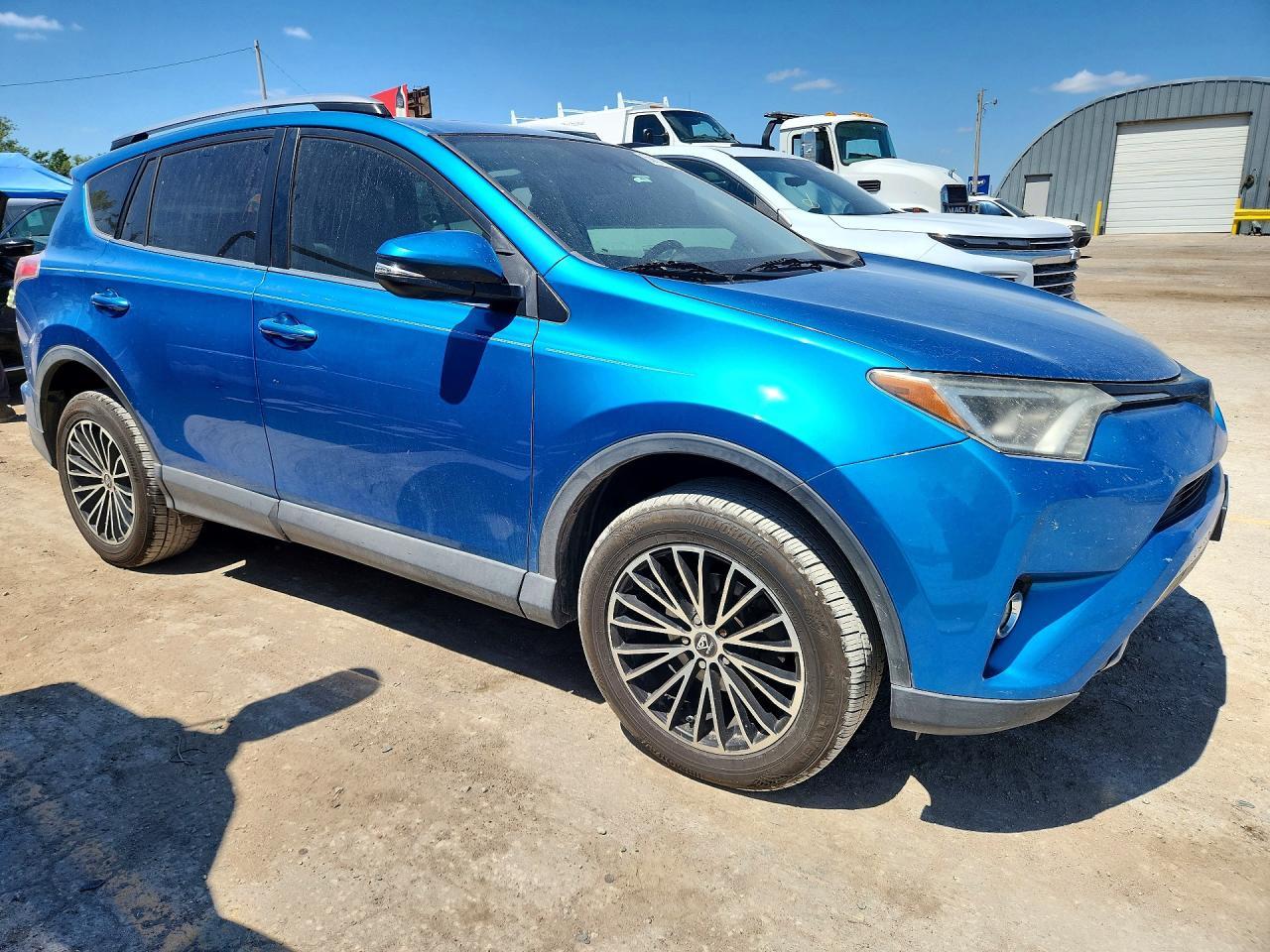 2017 Toyota Rav4 Xle - Image 4