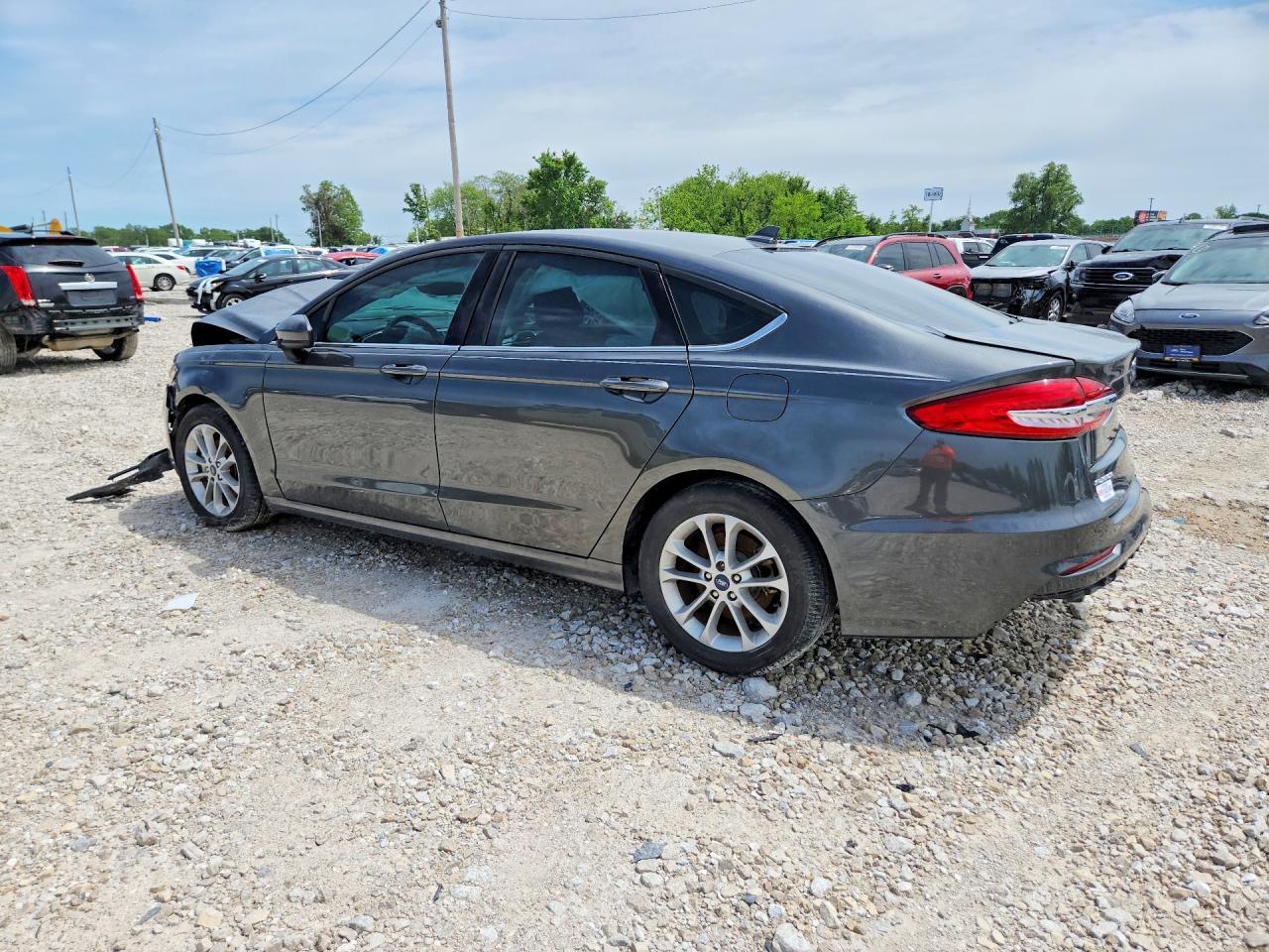 2020 Ford Fusion Se - Image 2