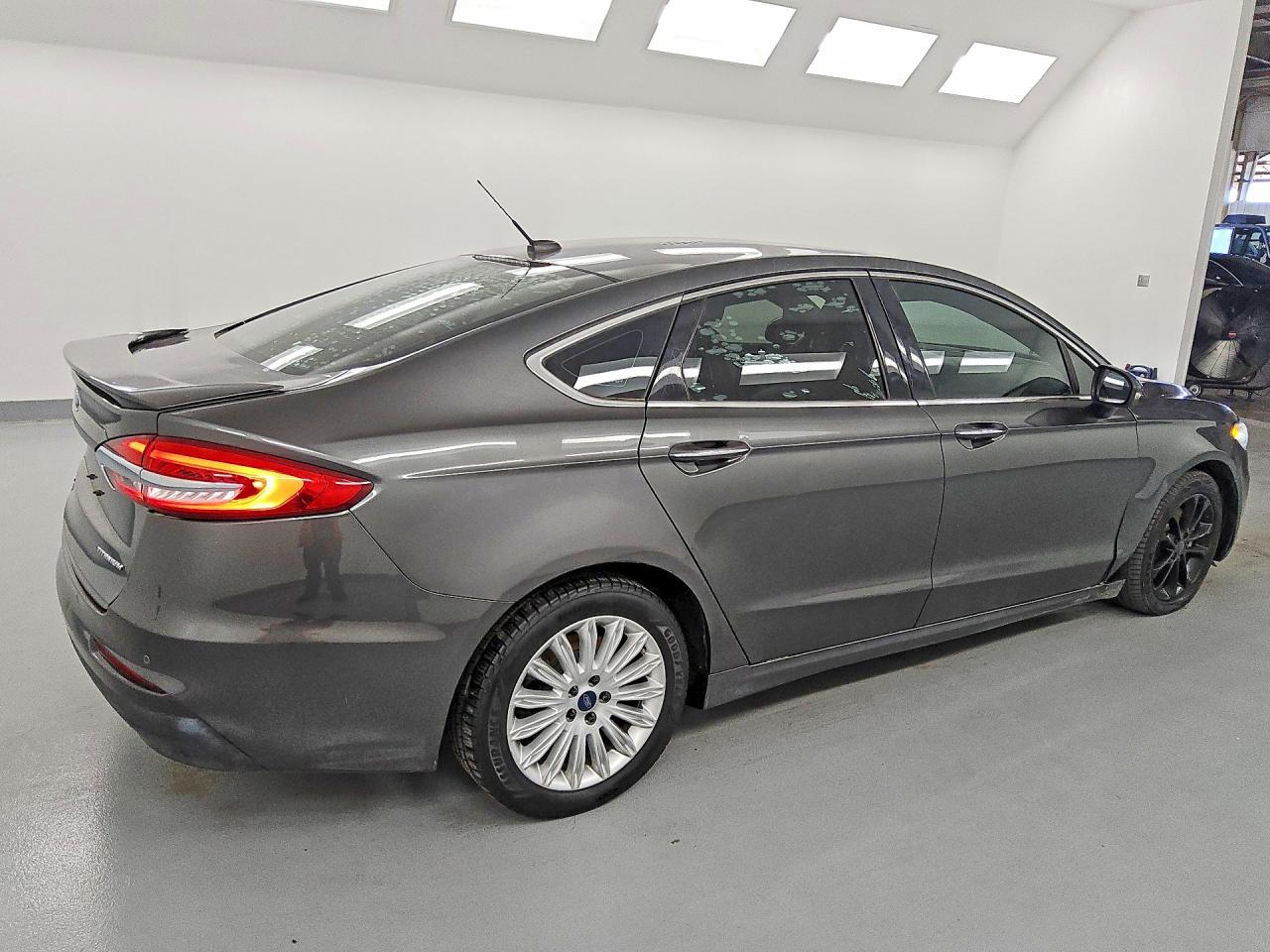 2019 Ford Fusion Titanium - Фото 3