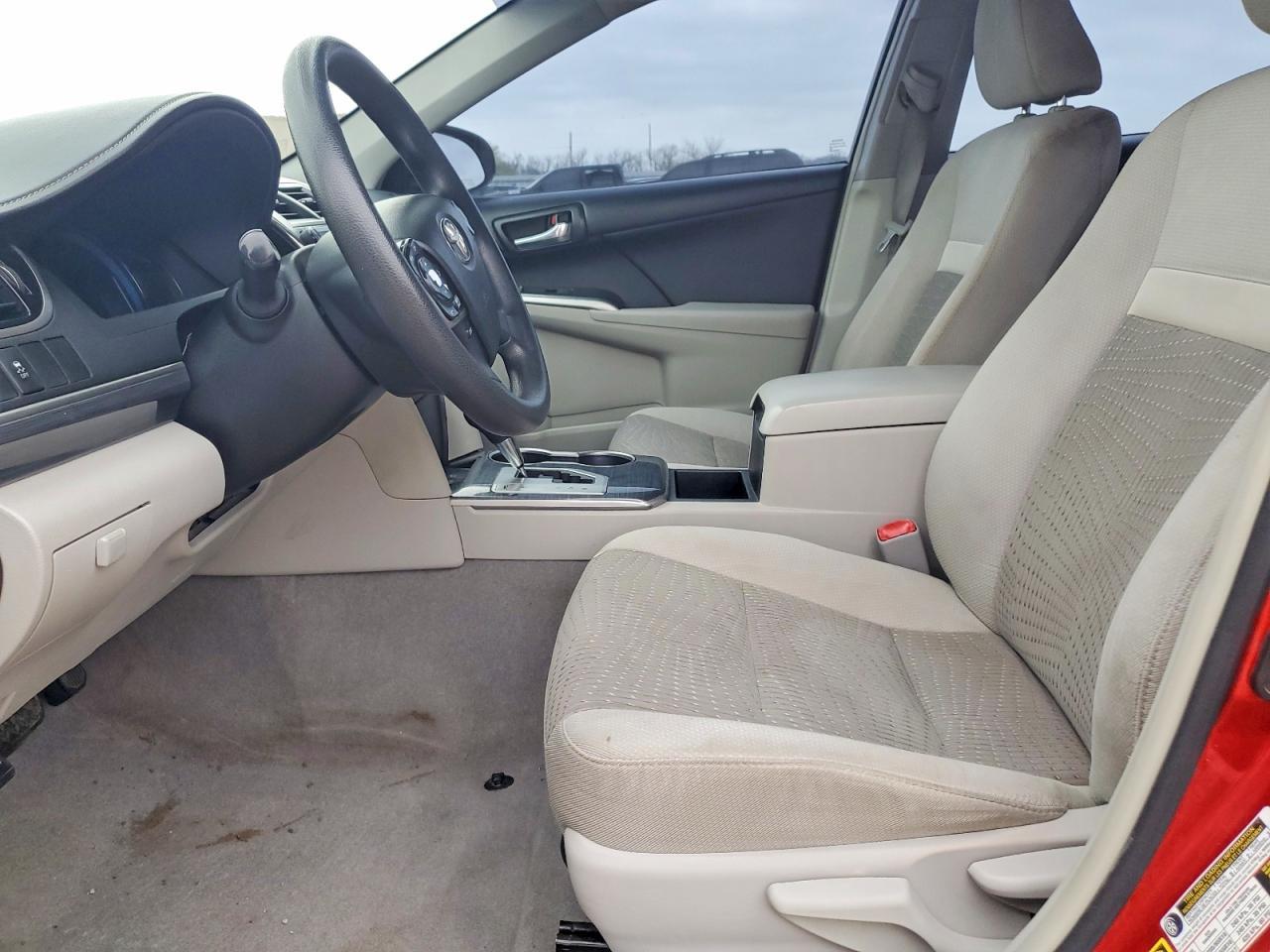 2014 Toyota Camry Hybrid Le - Image 7