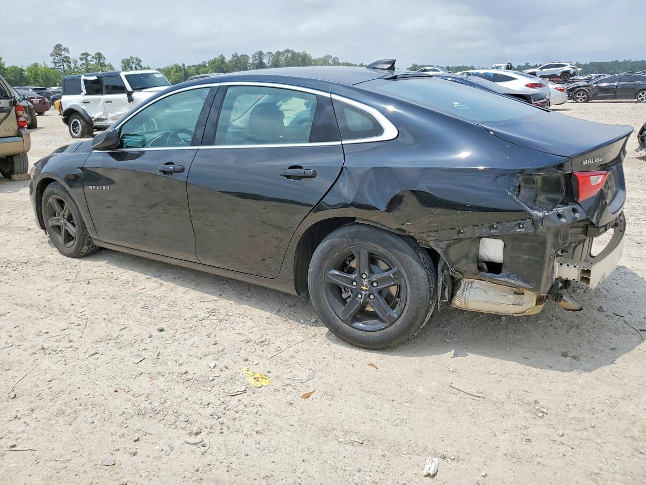 2022 Chevrolet Malibu Ls - Фото 2