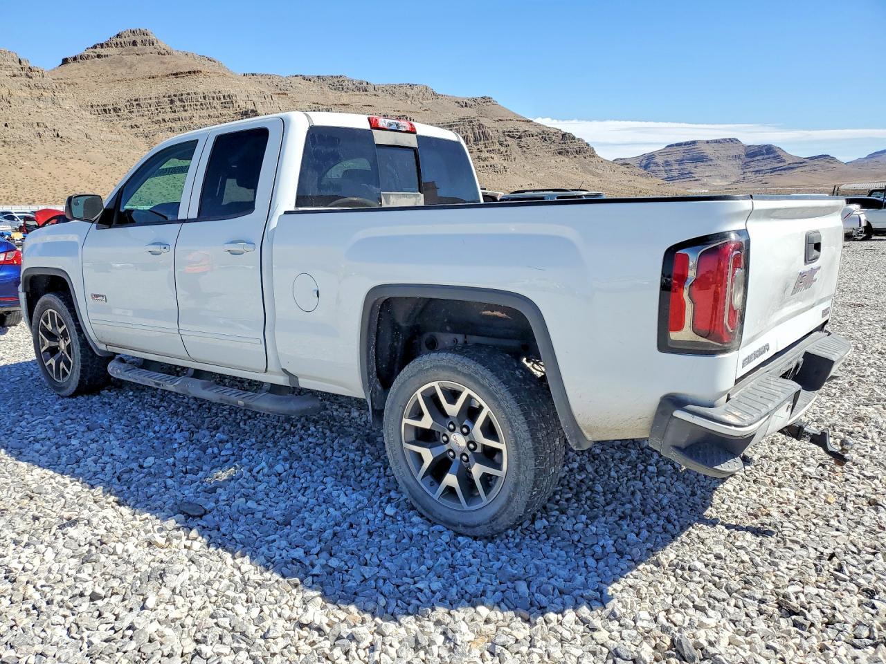 2018 GMC Sierra K1500 Slt - Image 2