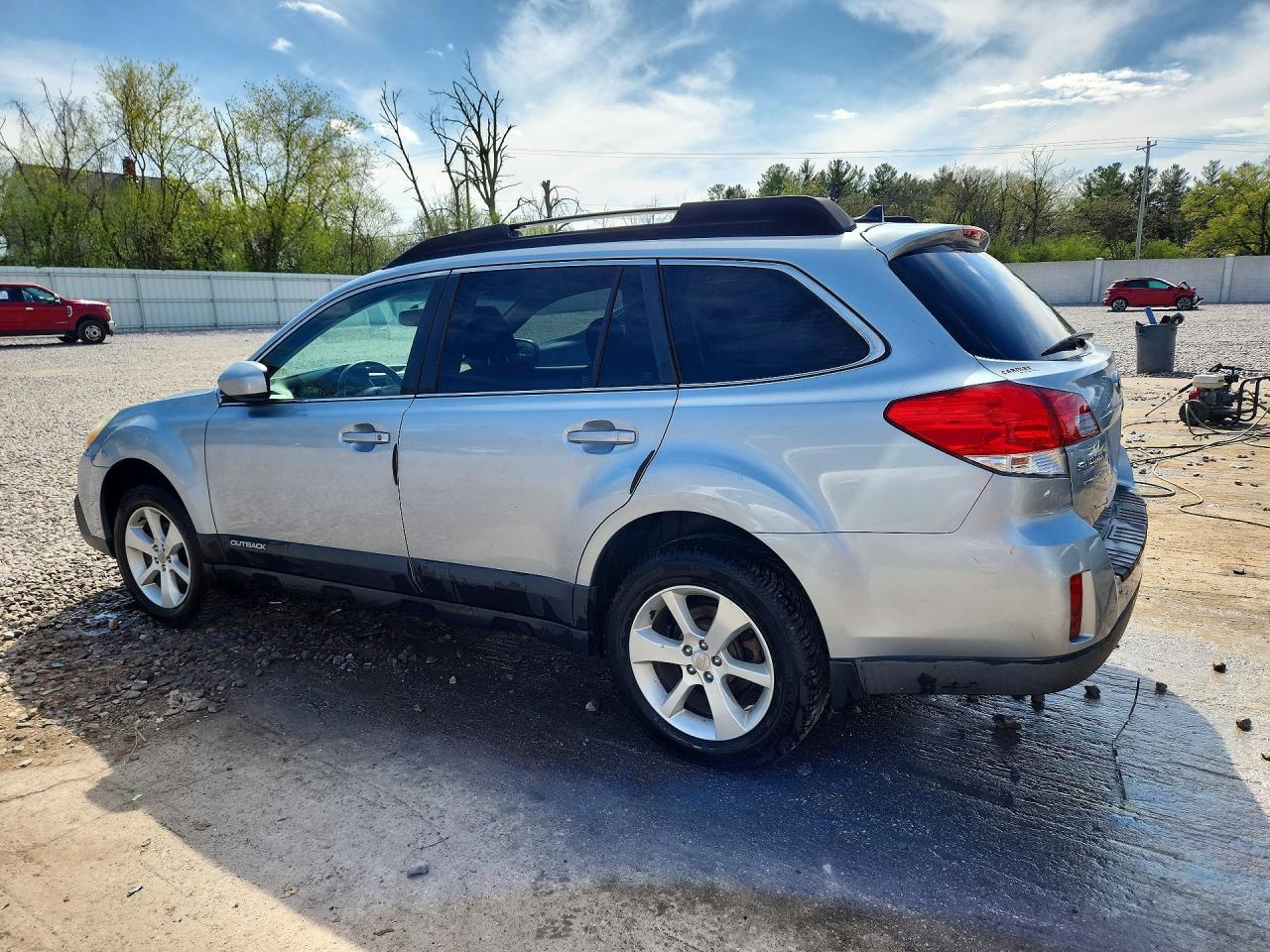 2014 Subaru Outback 2.5I Premium - Фото 2