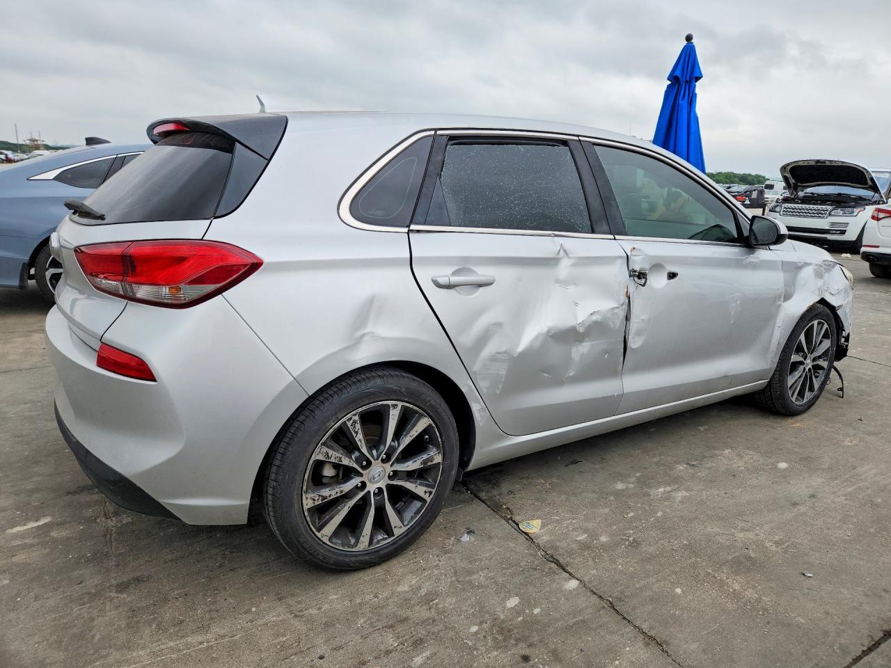 2018 Hyundai Elantra Gt Base - Image 3