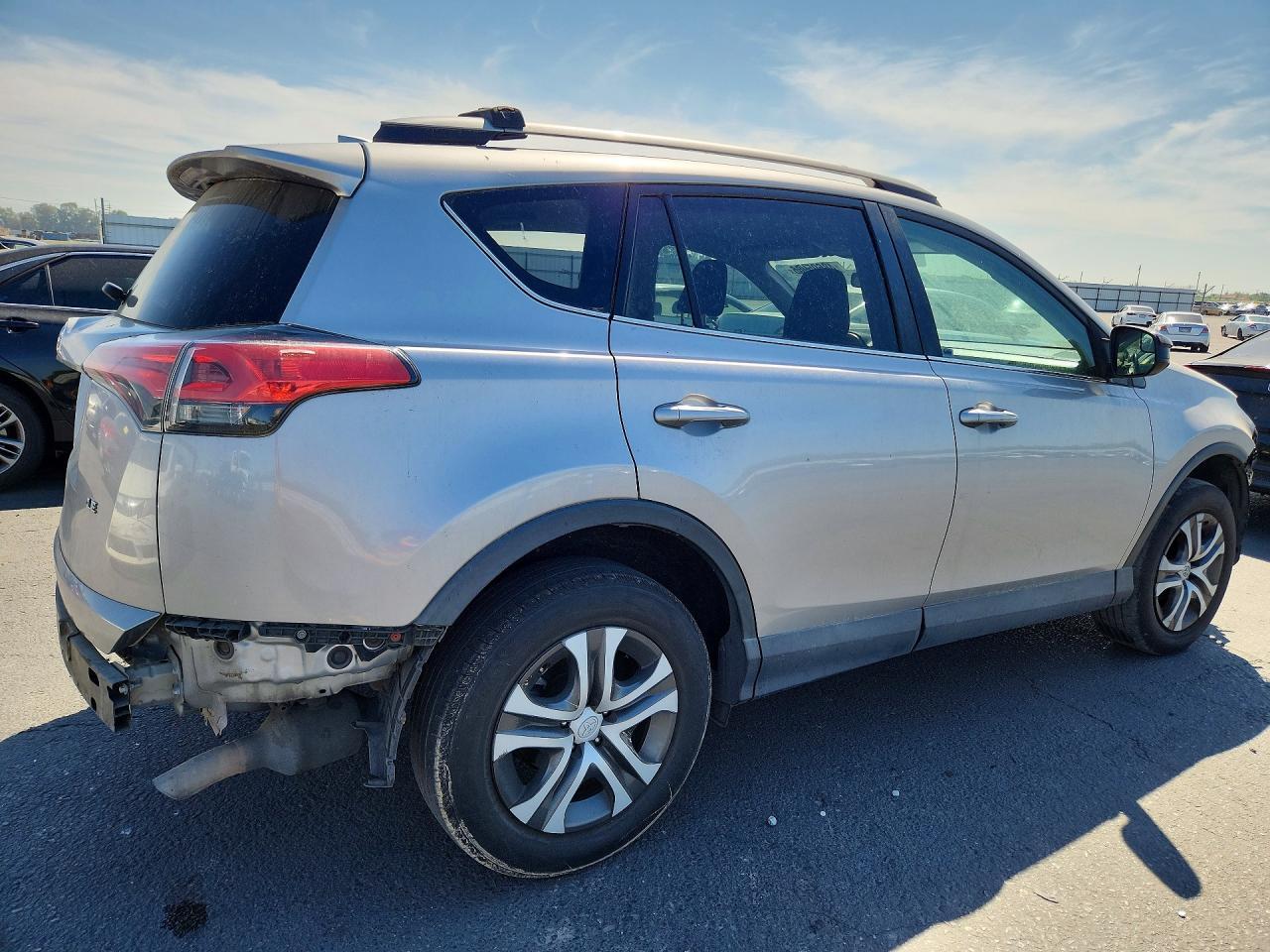 2017 Toyota Rav4 Le - Фото 3
