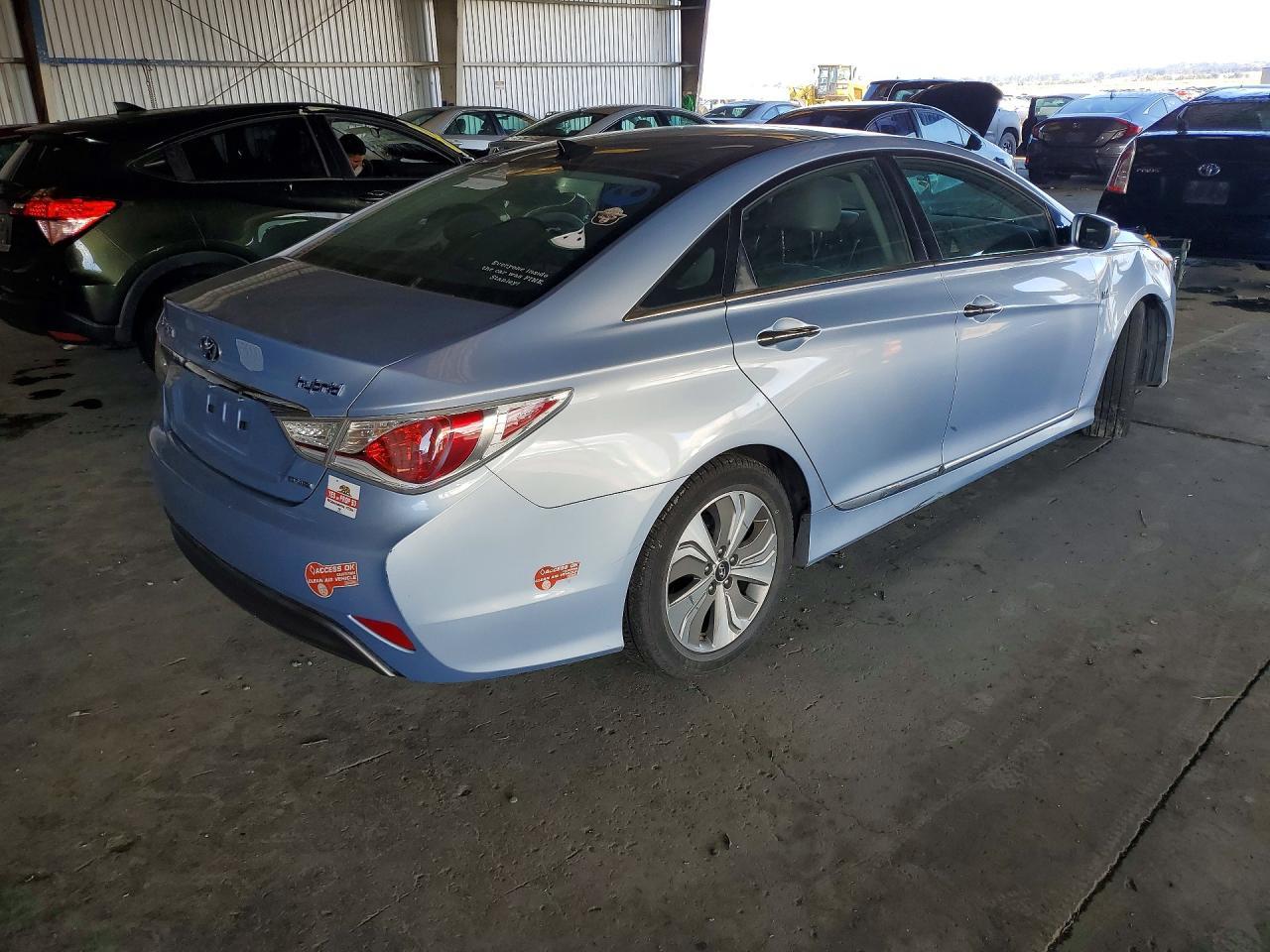 2013 Hyundai Sonata Hybrid Limited - Image 3