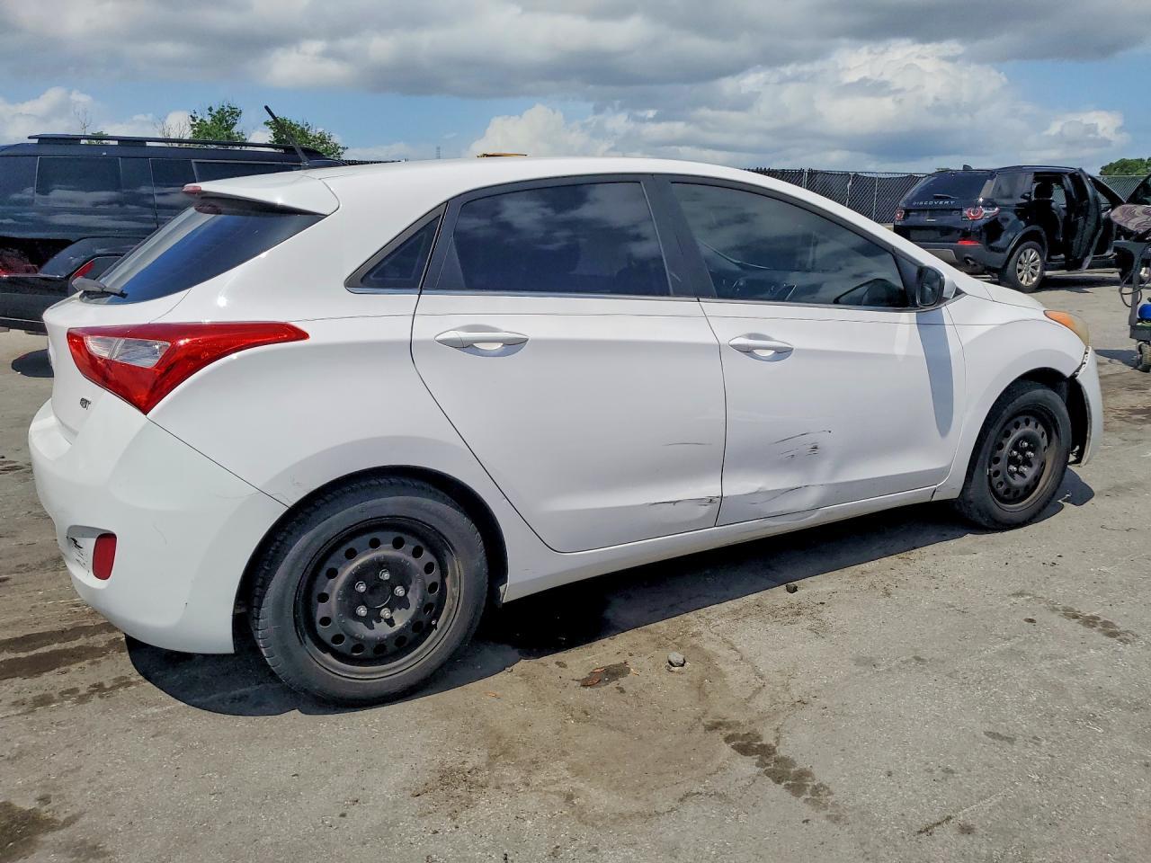 2016 Hyundai Elantra Gt Base - Image 3