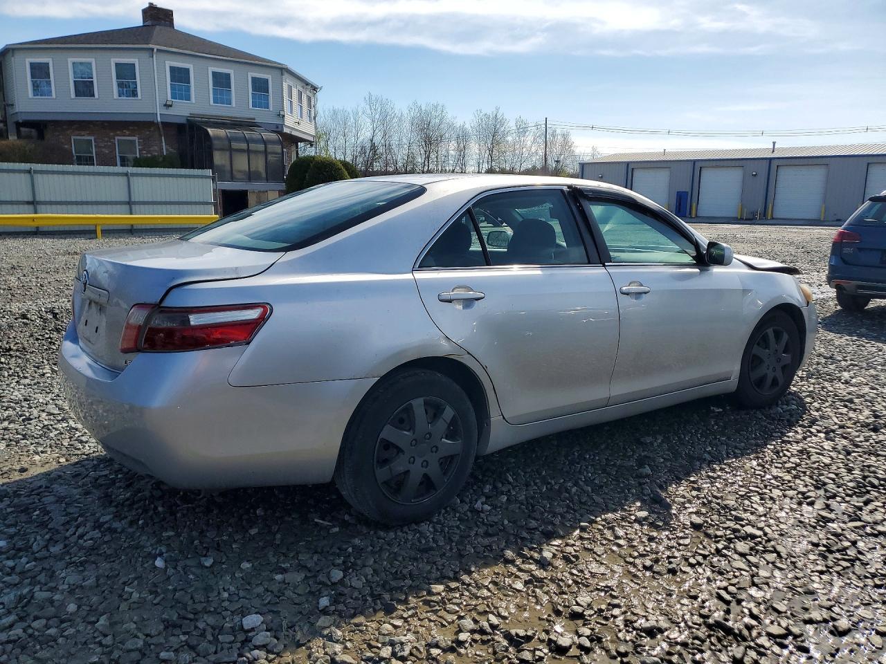 2009 Toyota Camry Le - Фото 3
