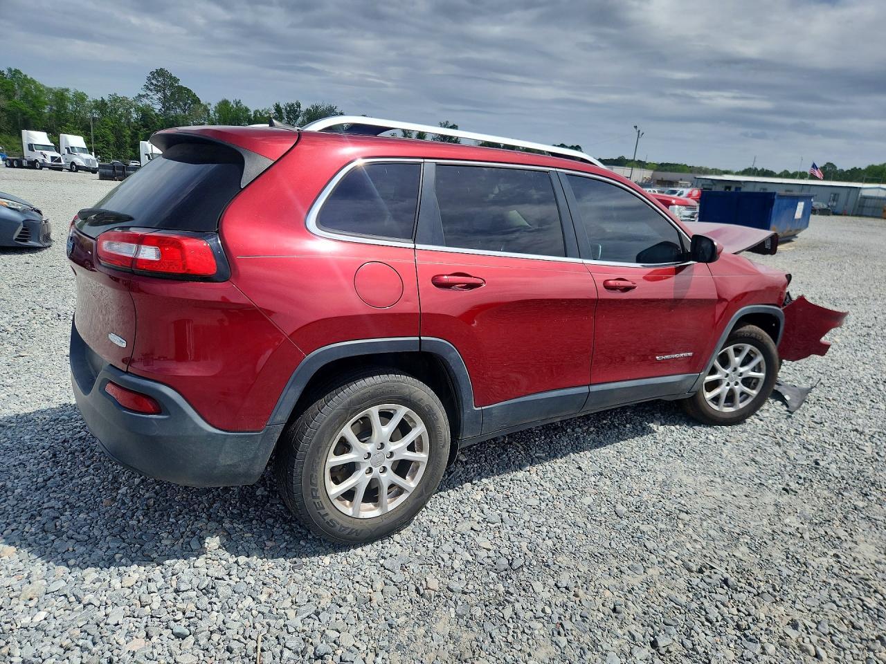 2016 Jeep Cherokee Latitude - Image 3