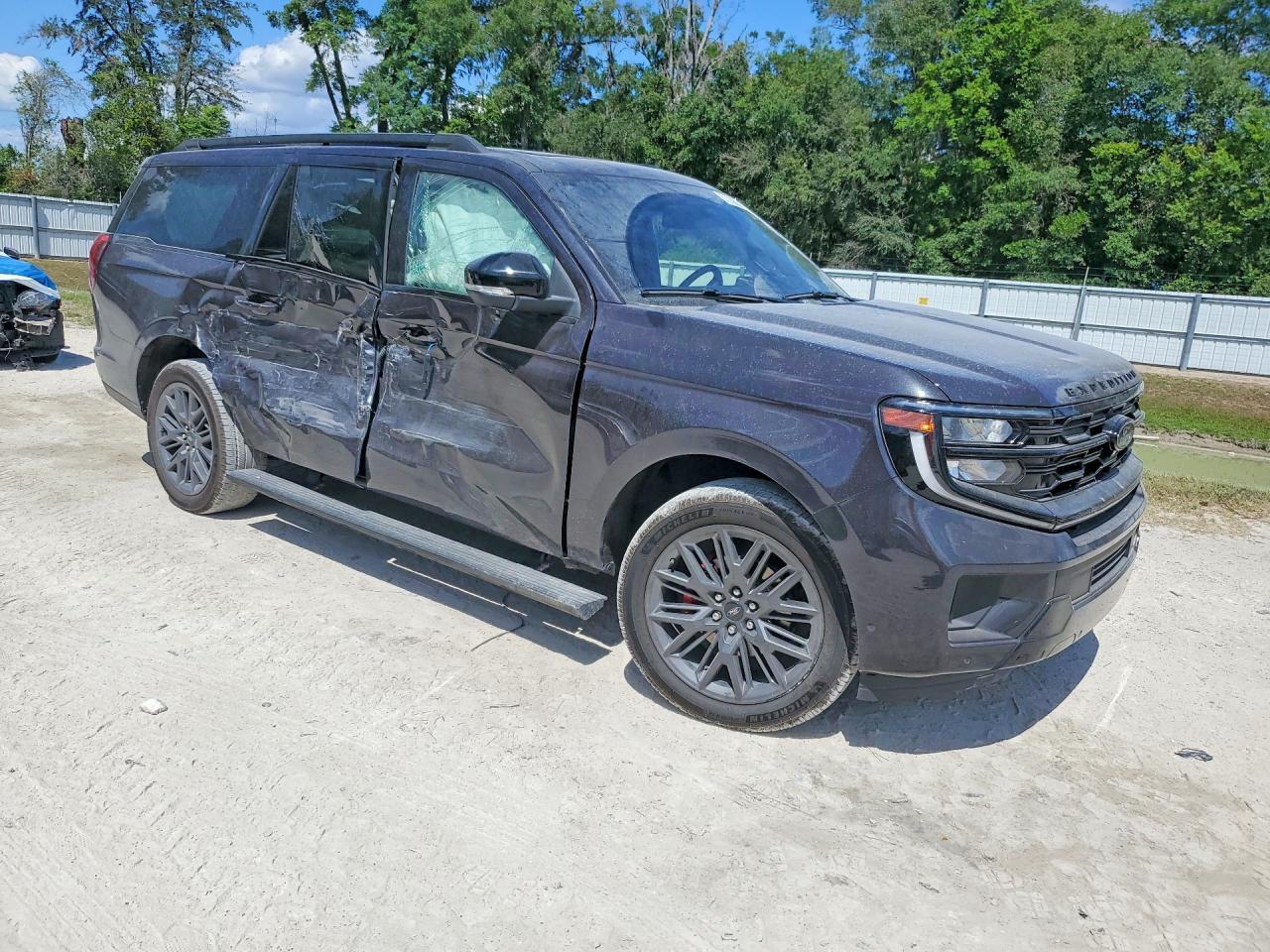 2025 Ford Expedition Max Platinum - Image 4