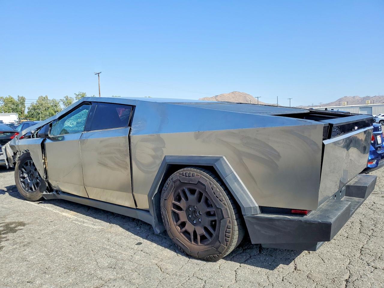 2024 Tesla Cybertruck - Фото 2
