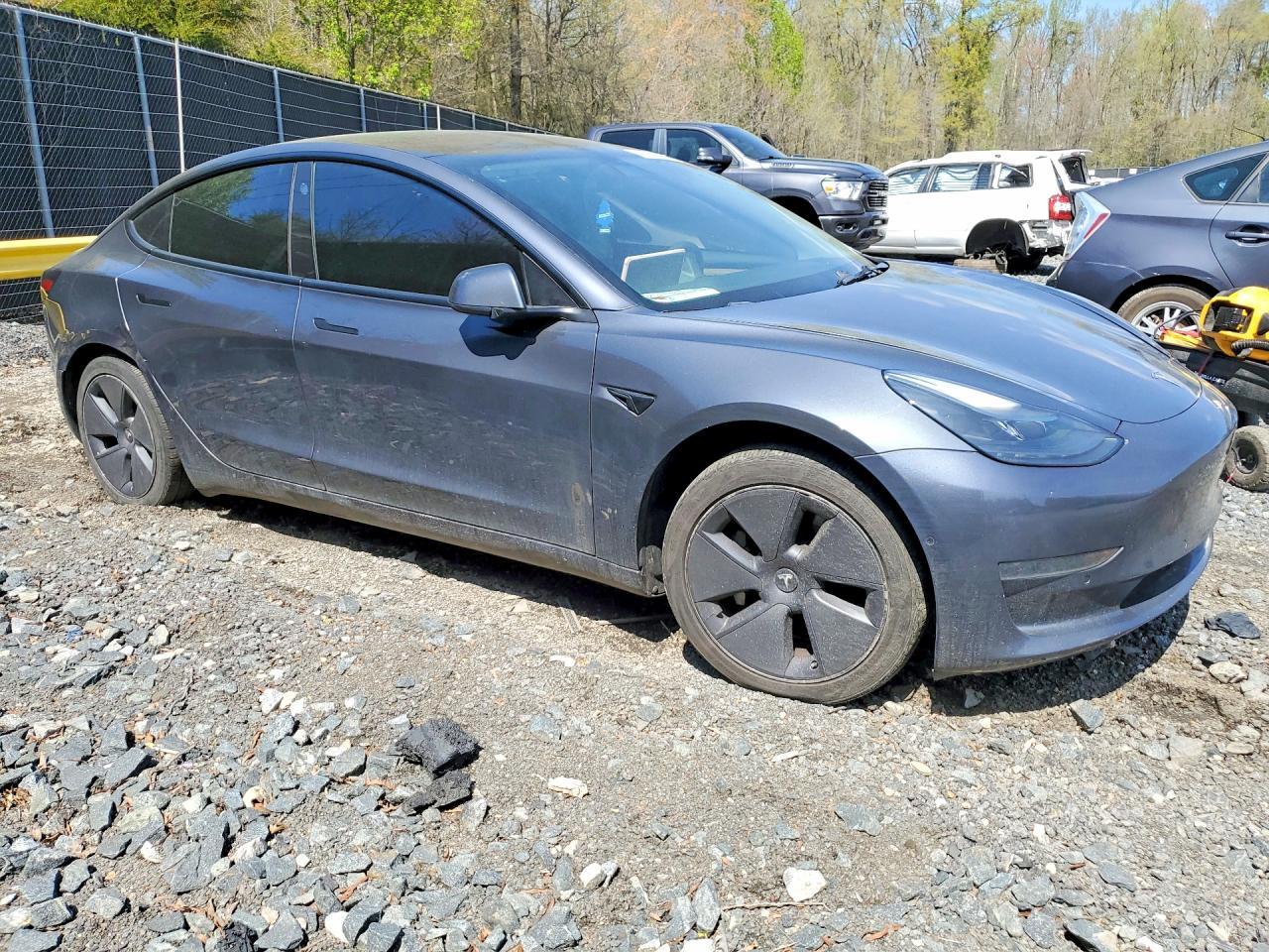 2022 Tesla Model 3 - Фото 4
