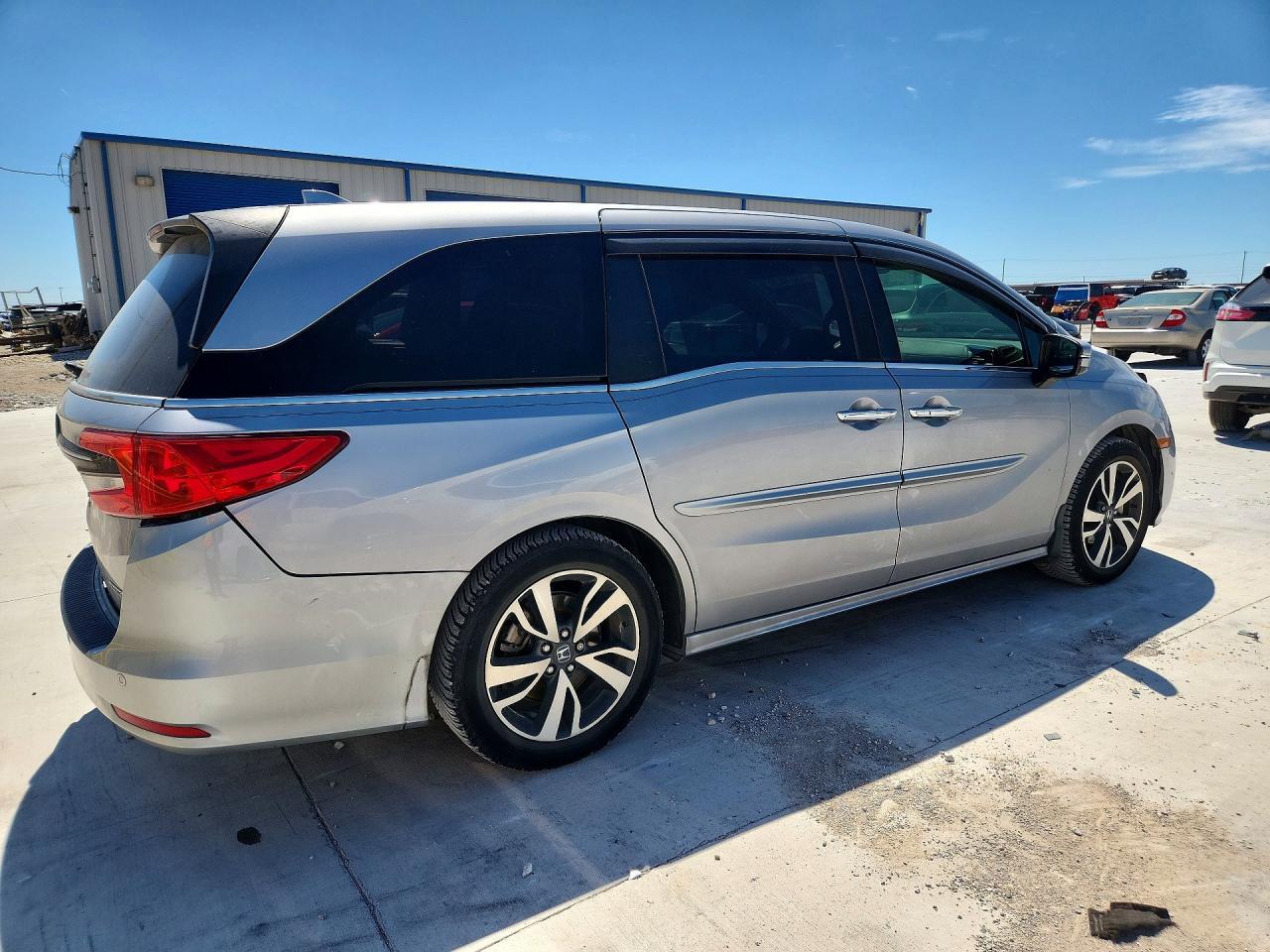 2021 Honda Odyssey Touring - Фото 3
