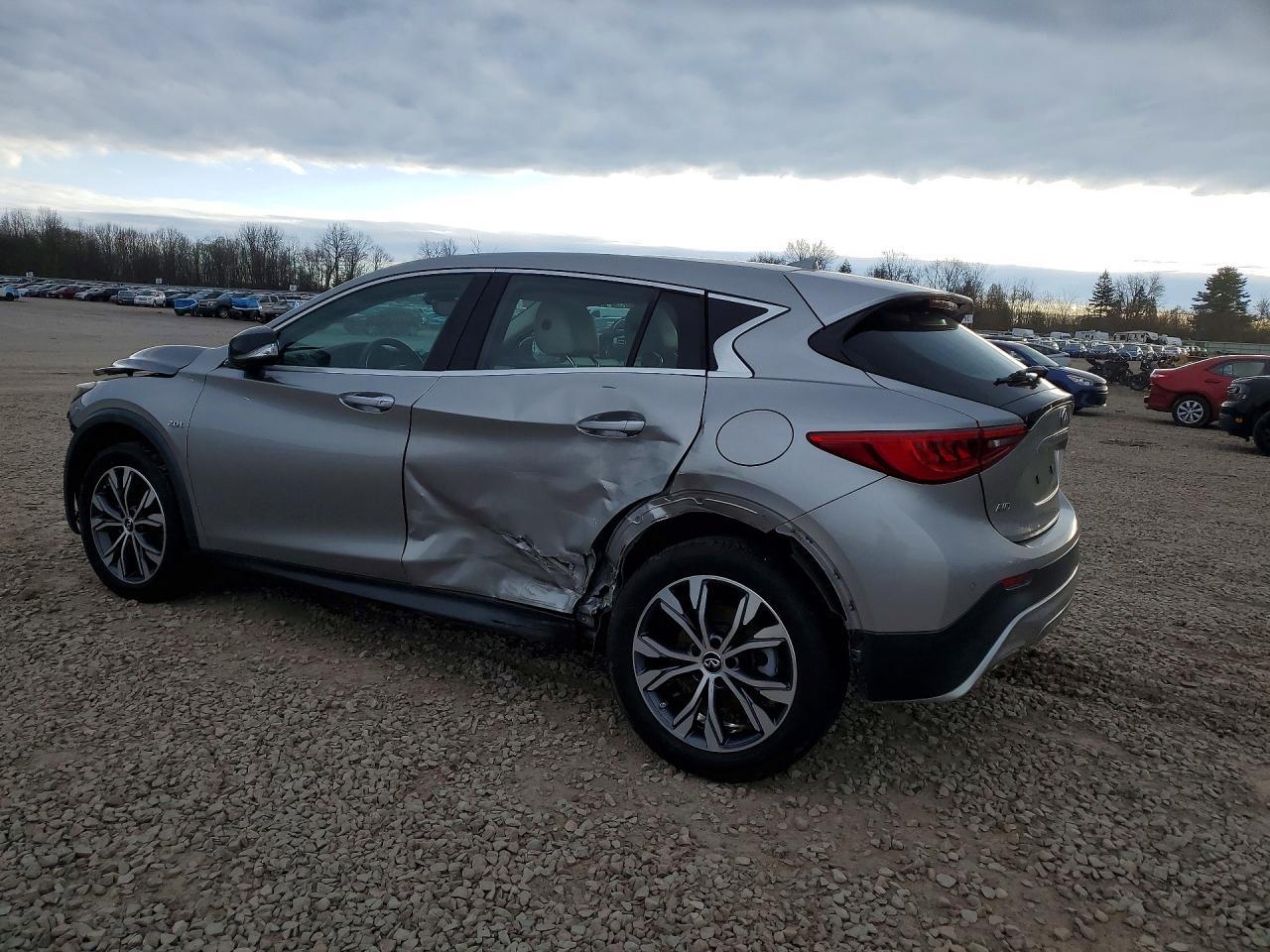 2017 Infiniti Qx30 Premium - Фото 2
