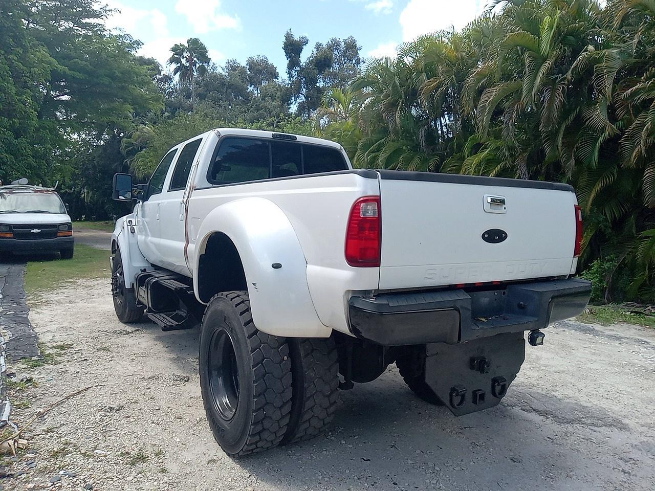 2001 Ford F650 Super Duty Truck Chassis Truck Cab And Chassis - Image 3