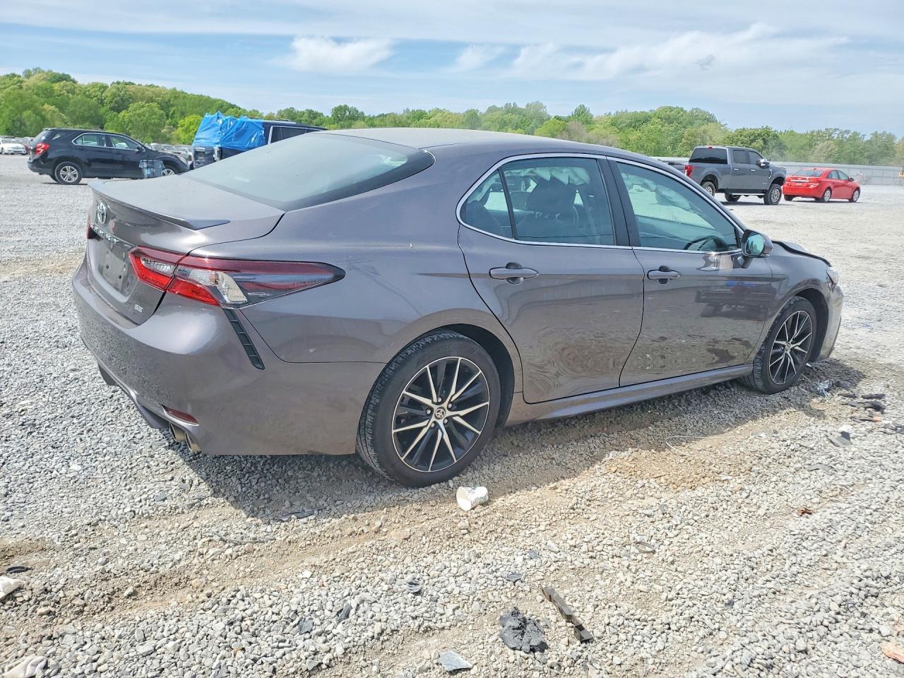 2024 Toyota Camry Se - Image 3