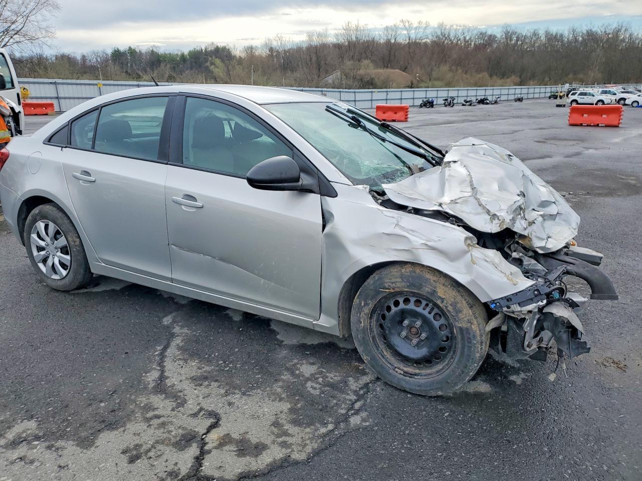 2014 Chevrolet Cruze Ls - Image 4